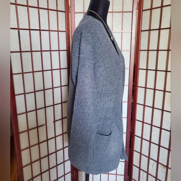 Woman's Cardigan (NWT) - Picture 2 of 10